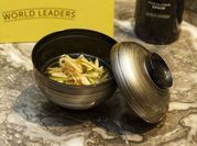 A picture of teaspoons dashi