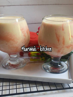 A picture of Banana coconut milkshake.