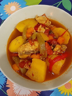 Una foto de Estofado de verduras y patatas