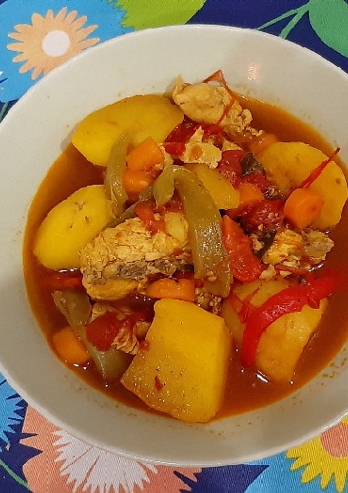 Una foto de Estofado de verduras y patatas