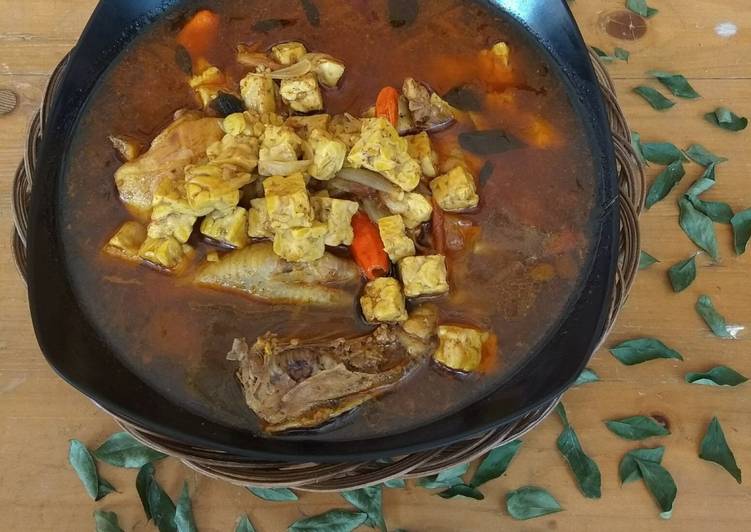 54• Kari ayam tempe