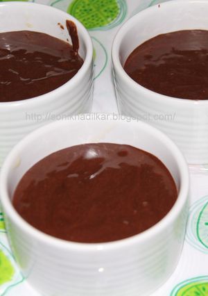 A picture of Molten Chocolate cake.