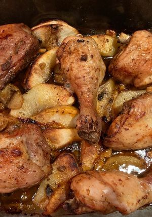 Una foto de Pollo con manzana al horno 🍗🍎