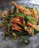 Mì xào cải ngọt và cà rốt cực đơn giản chỉ tốn 15k