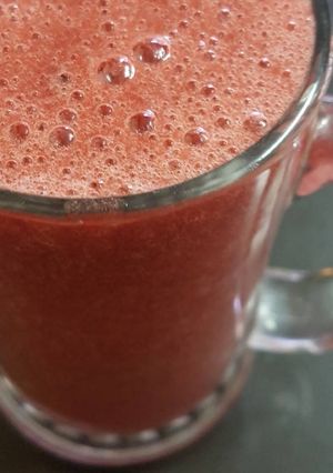 A picture of Tree tomato juice with honey as sweetener.