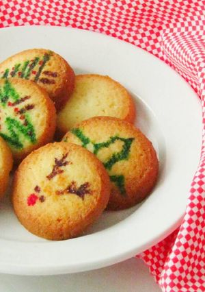 Hình của món Noel nấp sau chíêc bánh quy giòn phải không ??.