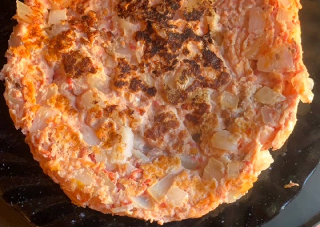 Tortilla de tomate y cebolleta