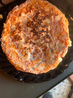 Una foto de Tortilla de tomate y cebolleta