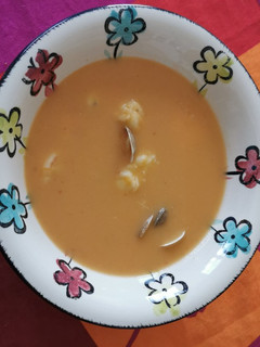 Una foto de Crema de rape, gambas y almejas Thermomix