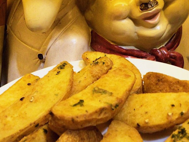 Bagaimana Menyiapkan Potato Wedges Simple (Pakai Tepung Bumbu Sajiku) Anti Gagal