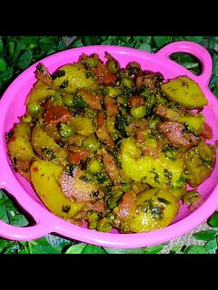 गाजर मेथी आलू की सब्जी (gajar methi aloo ki sabzi recipe in Hindi) रेसिपी मुख्य फोटो