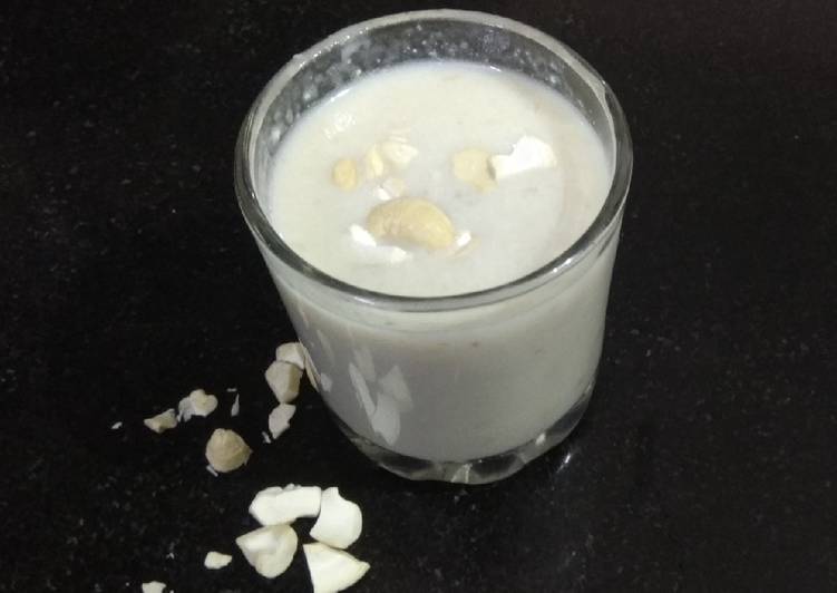 Steps to Make Super Quick Homemade Banana cashew milkshake