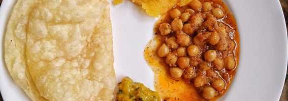 Halwa puri channay tarkari