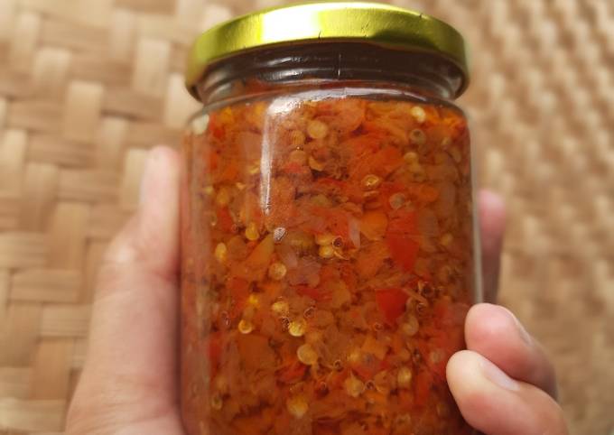 Bagaimana Menyiapkan Sambal bawang ala Bu Rudi yang Lezat Sekali