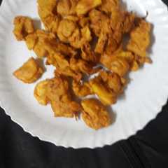 आलू के पकौड़े(aloo pakode recipe in hindi) রেসিপির প্রধান ছবি