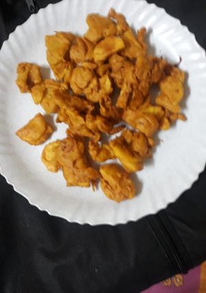 आलू के पकौड़े(aloo pakode recipe in hindi) रेसिपी मुख्य फोटो