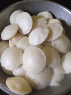 A picture of Idli-sambar.