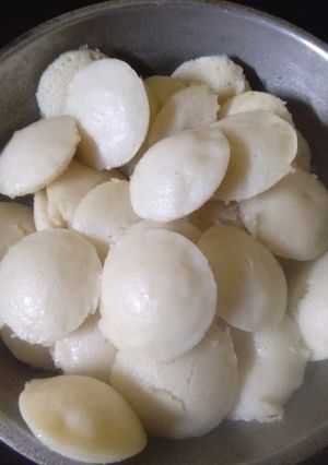 A picture of Idli-sambar.