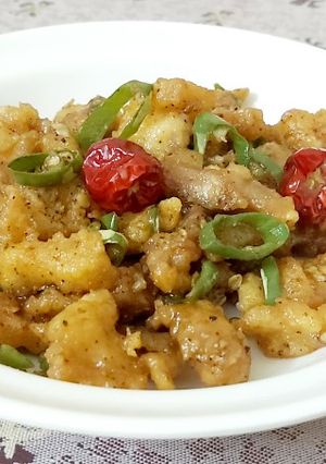 A picture of Dry chilli chicken.