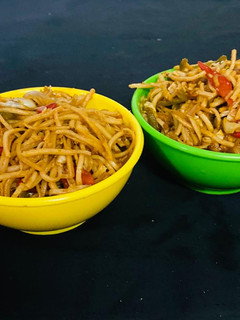 वेज चाउमीन (Veg chowmein recipe in hindi) रेसिपी मुख्य फोटो
