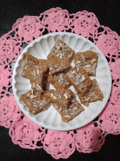 સુખડી(Sukhdi Recipe in Gujarati) રેસીપી મુખ્ય ફોટો