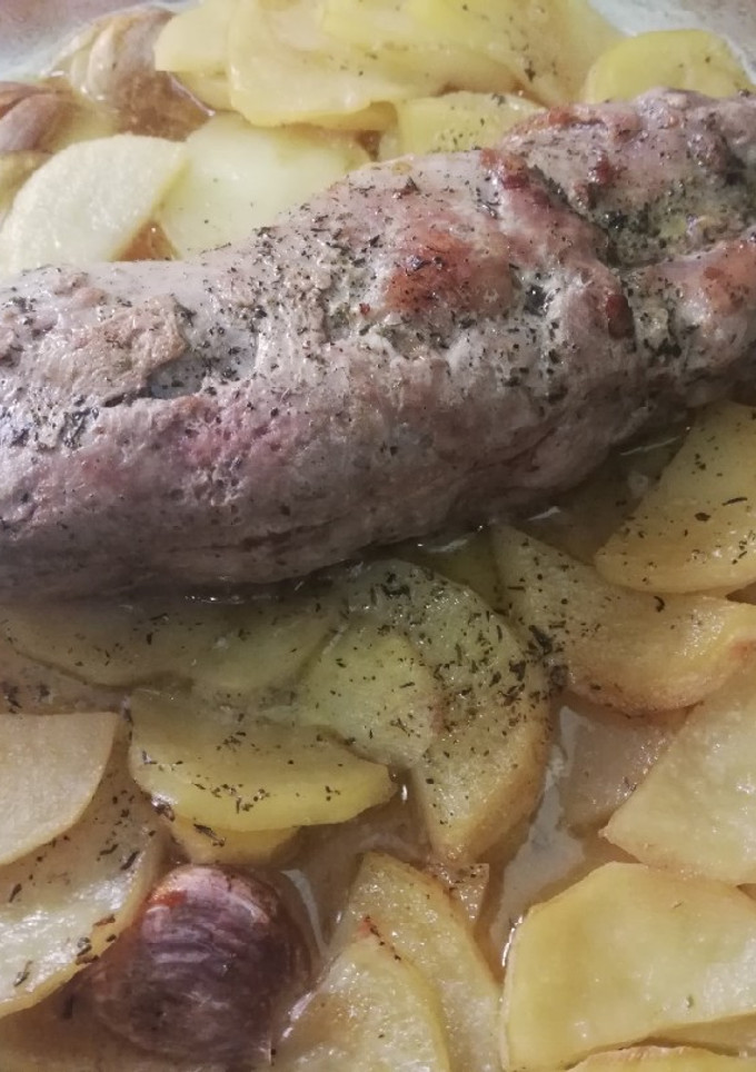 Una foto de Solomillo de cerdo al horno 🌿