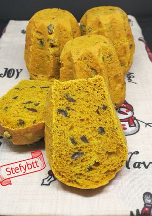 Foto di Pandororini salati con curcuma ed olive