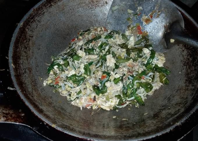 Standar Cara termudah membuat Tumis genjer toge putih telur yang gurih