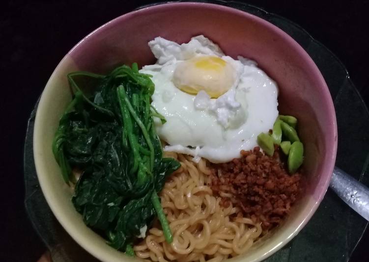 Mie Goreng Ala Risa dengan Telur Mata Sapi 😍