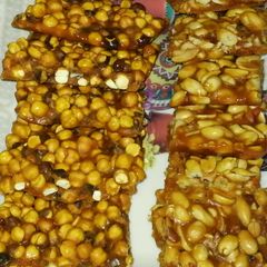 A picture of Chany or peanut ki chikki.