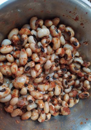 મસાલા ચોળી કઠોળ (Masala Chori Kathol Recipe In Gujarati) રેસીપી મુખ્ય ફોટો