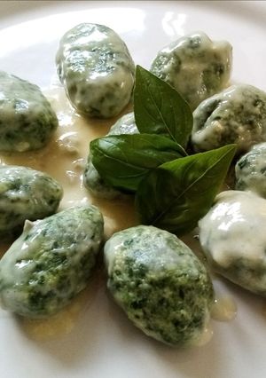A picture of Gnudi with Gorgonzola Cream.