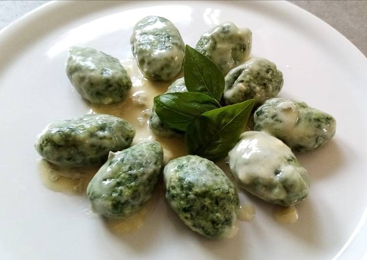 Gnudi con crema di gorgonzola