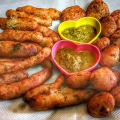 A picture of Sooji-potato fingers.