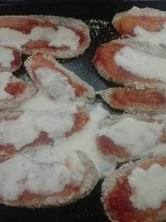 Una foto de Milanesas de berenjena napolitana