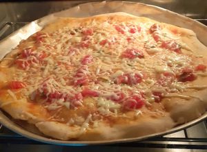 Una foto de Pizza con Queso Sardo Rallado