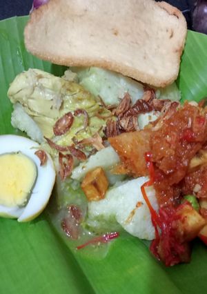 Foto resep Lontong Opor Ayam Semarang Komplit