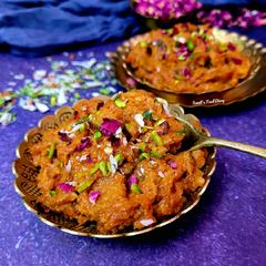 A picture of Gajar Halwa with Honey.