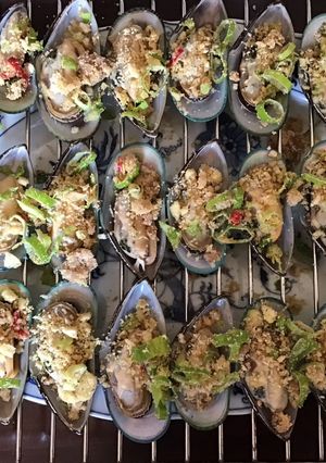 A picture of 550. California Farm Broiled Green Lip Mussels.