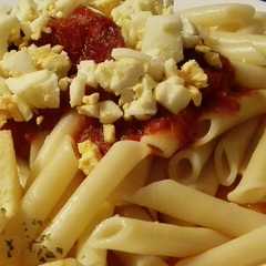 Una foto de Macarrones con choricito