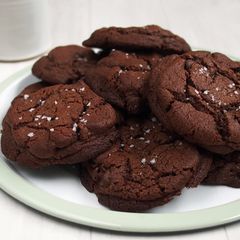 A picture of Keto friendly Gluten-free chocolate chip cookies.
