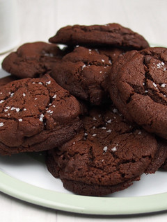 A picture of Keto friendly Gluten-free chocolate chip cookies.