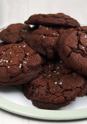 A picture of Keto friendly Gluten-free chocolate chip cookies.