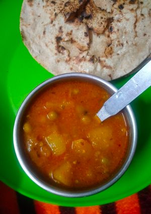 आलू मटर की सब्जी (Aloo matar ki sabzi recipe in hindi) रेसिपी मुख्य फोटो