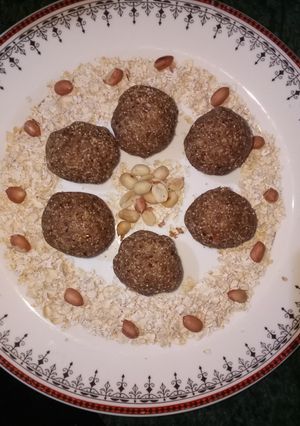 A picture of Oats laddu.