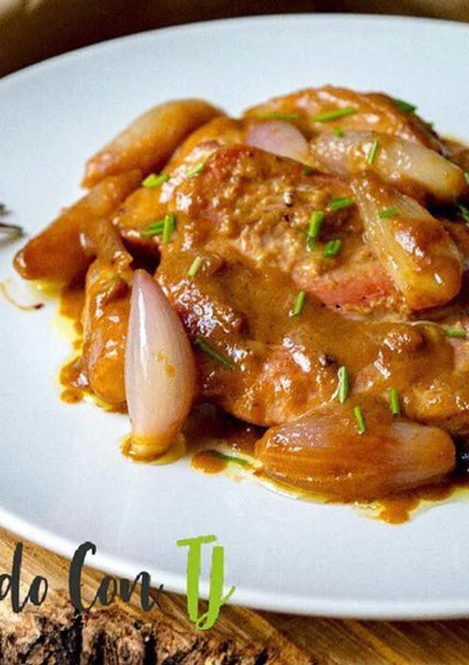 Una foto de 🍗 Contramuslos de pollo con chalotas y salsa de mostaza y miel🍗