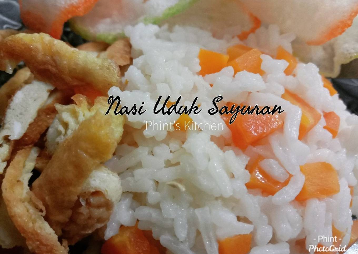 Nasi dengan ayam, udang dan sayur-sayuran