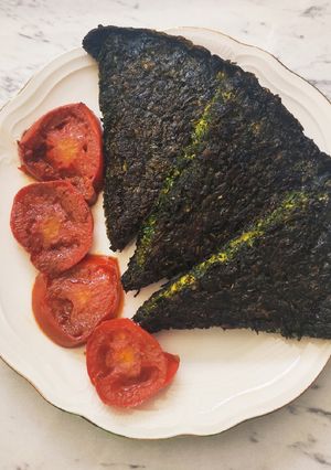 عکسی از دستور کوکو سبزی و گوجه سرخ شده
