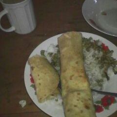 A picture of Ndengu and rice served with chapati.
