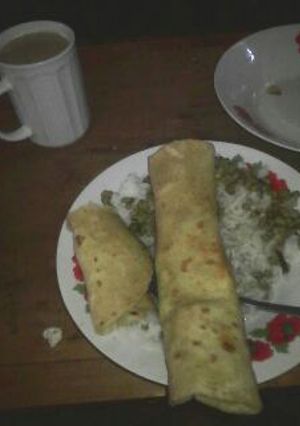 A picture of Ndengu and rice served with chapati.